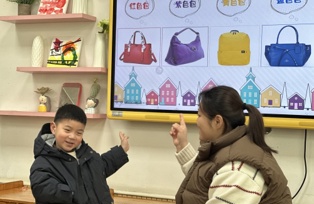 华庄中心幼儿园：“包”融爱心，“装”满幸福